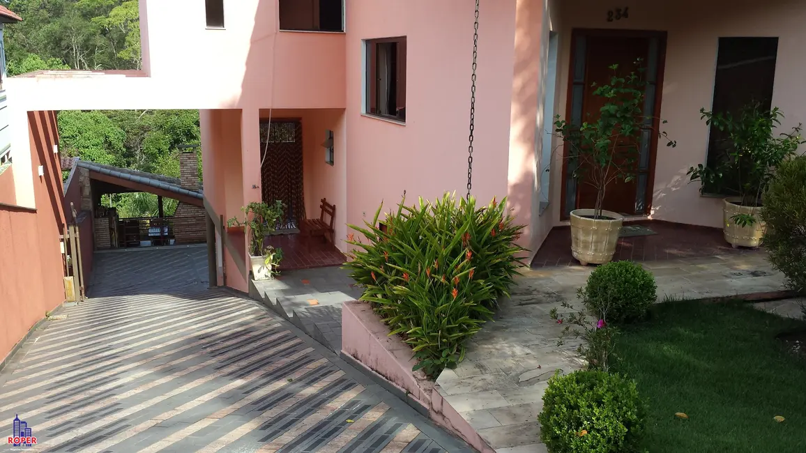 Foto 3 de Casa de Condomínio com 4 quartos à venda, 1260m2 em Caputera, Aruja - SP