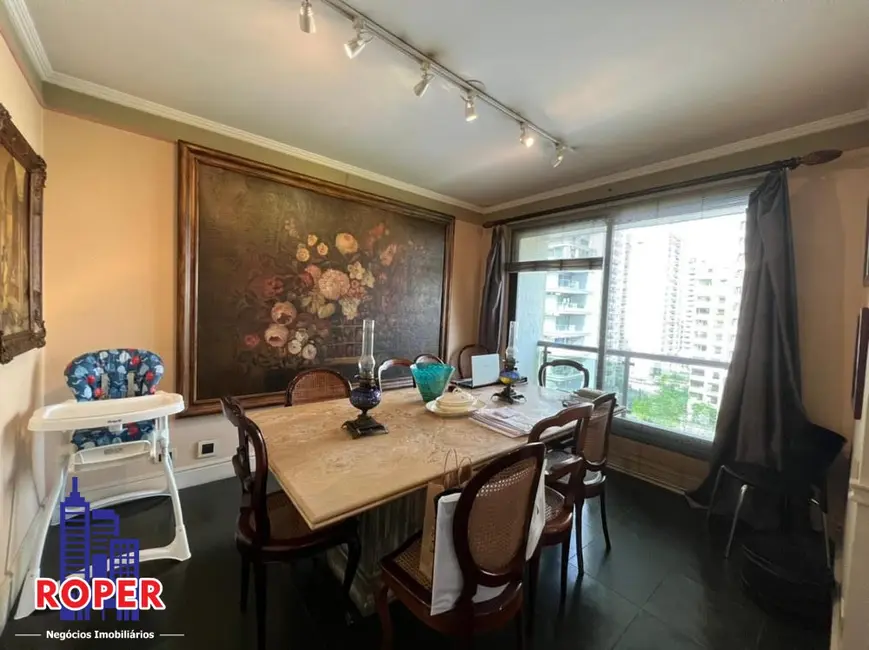 Apartamento com 3 quartos à venda e para alugar, 220m2 em Itaim Bibi, São Paulo - SP - imagem 4 Foto 4 de Apartamento com 3 quartos à venda e para alugar, 220m2 em Itaim Bibi, São Paulo - SP