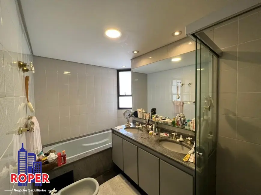 Foto 19 de Apartamento com 3 quartos à venda e para alugar, 220m2 em Itaim Bibi, São Paulo - SP