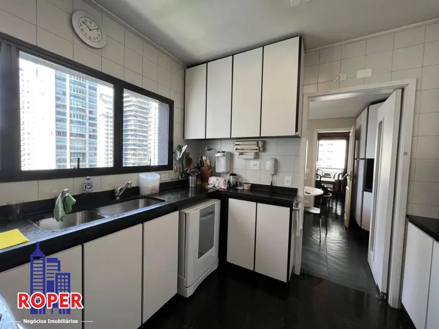 Apartamento com 3 quartos à venda e para alugar, 220m2 em Itaim Bibi, São Paulo - SP - imagem 8 Foto 8 de Apartamento com 3 quartos à venda e para alugar, 220m2 em Itaim Bibi, São Paulo - SP