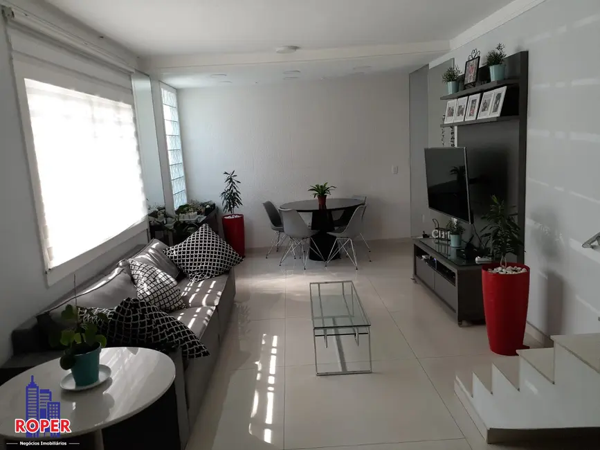 Casa com 3 quartos à venda, 230m2 em Chácara Seis de Outubro, São Paulo - SP - imagem 3 Foto 3 de Casa com 3 quartos à venda, 230m2 em Chácara Seis de Outubro, São Paulo - SP
