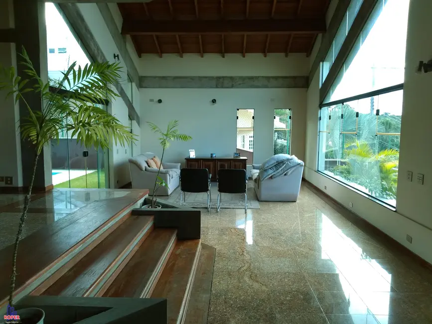 Casa de Condomínio com 3 quartos à venda, 1000m2 em Arujázinho IV, Aruja - SP - imagem 3 Foto 3 de Casa de Condomínio com 3 quartos à venda, 1000m2 em Arujázinho IV, Aruja - SP