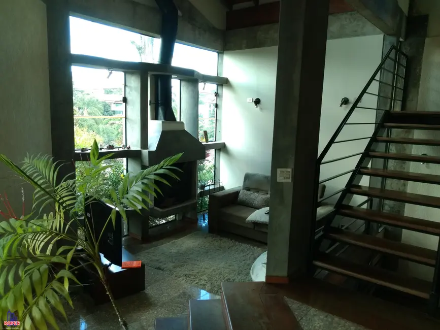 Casa de Condomínio com 3 quartos à venda, 1000m2 em Arujázinho IV, Aruja - SP - imagem 7 Foto 7 de Casa de Condomínio com 3 quartos à venda, 1000m2 em Arujázinho IV, Aruja - SP