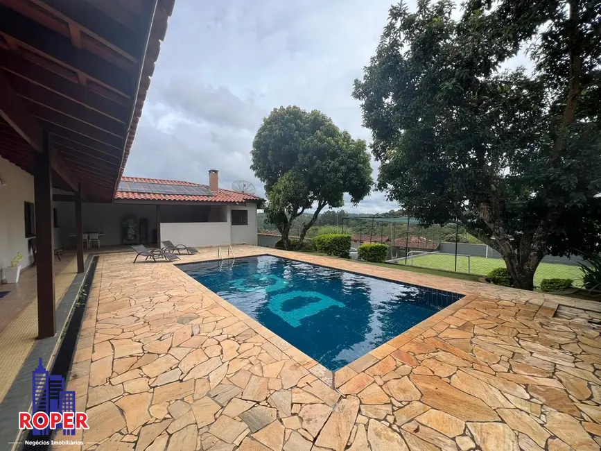 Chácara com 4 quartos à venda, 800m2 em Piracaia - SP - imagem 4 Foto 4 de Chácara com 4 quartos à venda, 800m2 em Piracaia - SP