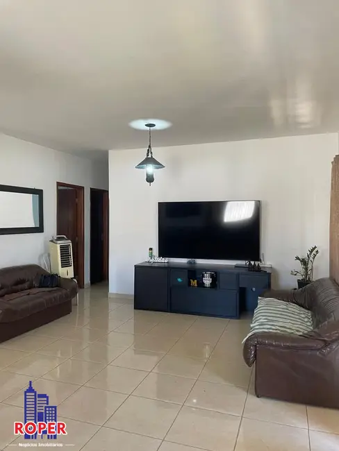 Chácara com 3 quartos à venda, 1600m2 em Dona Catarina, Mairinque - SP - imagem 9 Foto 9 de Chácara com 3 quartos à venda, 1600m2 em Dona Catarina, Mairinque - SP