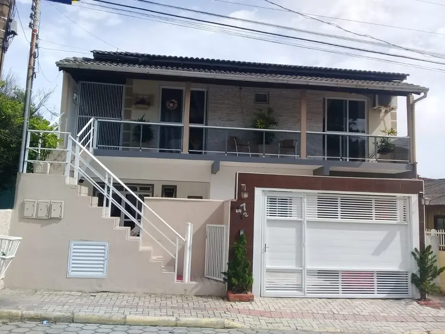 Foto 1 de Casa com 3 quartos à venda, 95m2 em Bombinhas - SC