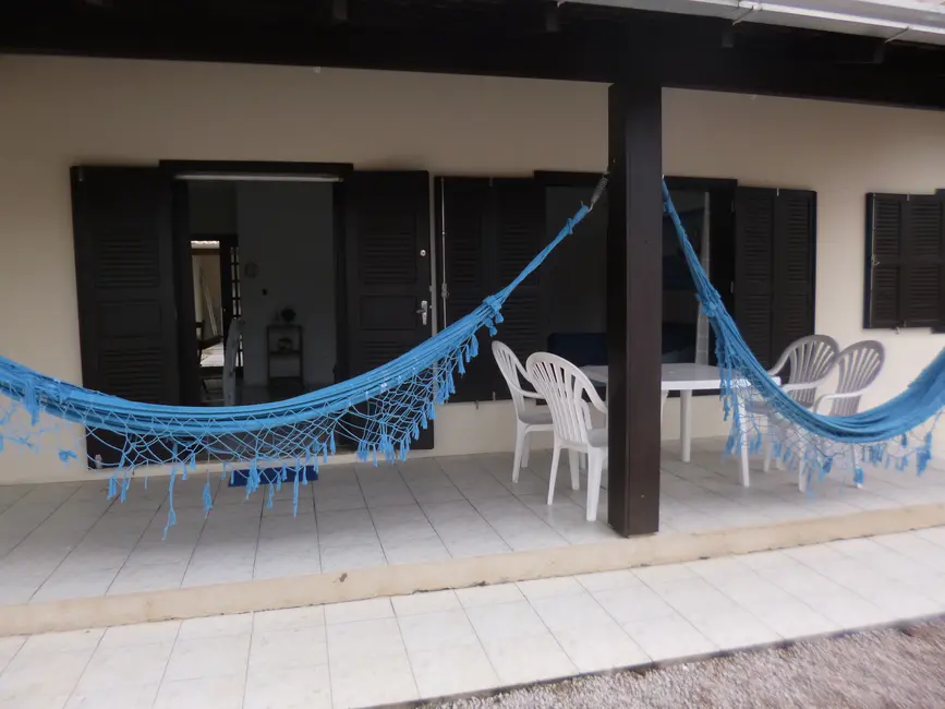Casa com 2 quartos à venda, 130m2 em Centro, Bombinhas - SC - imagem 3 Foto 3 de Casa com 2 quartos à venda, 130m2 em Centro, Bombinhas - SC