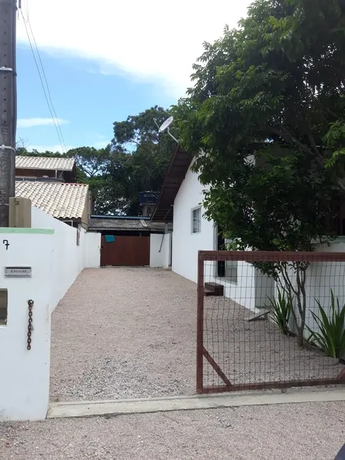 Foto 1 de Casa com 1 quarto à venda, 75m2 em Bombinhas - SC