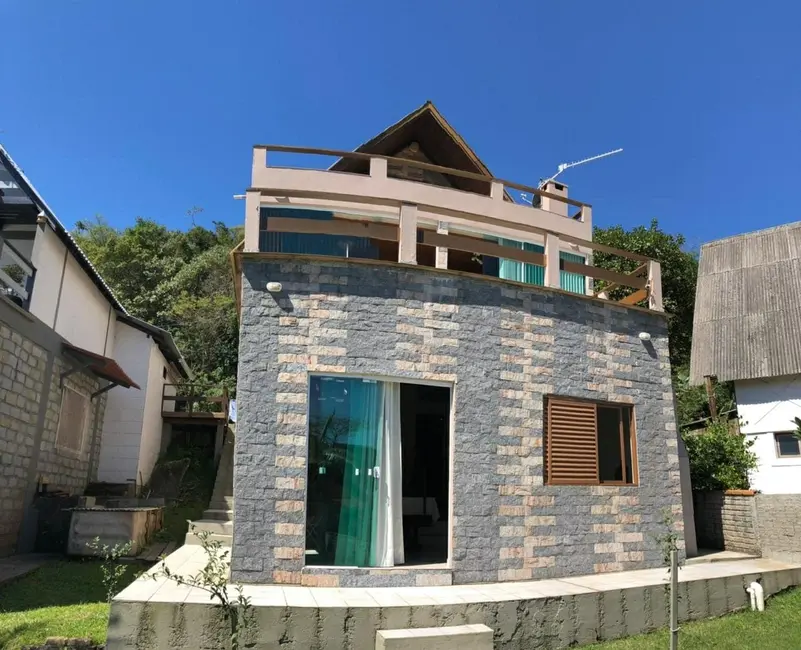 Foto 1 de Casa com 3 quartos à venda, 100m2 em Bombinhas - SC