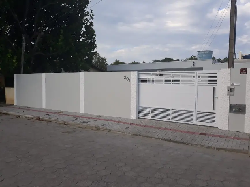 Foto 3 de Sala Comercial com 2 quartos à venda, 90m2 em Bombinhas - SC