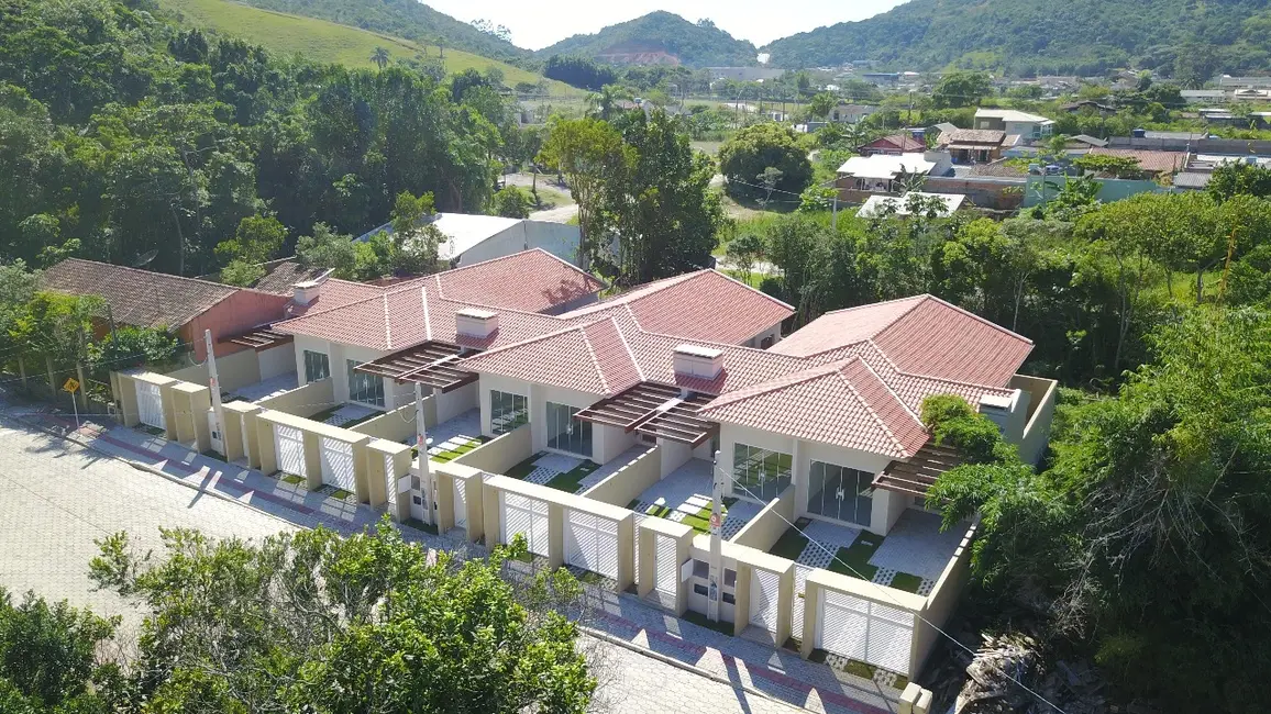 Casa com 1 quarto à venda, 70m2 em Bombinhas - SC - imagem 4 Foto 4 de Casa com 1 quarto à venda, 70m2 em Bombinhas - SC