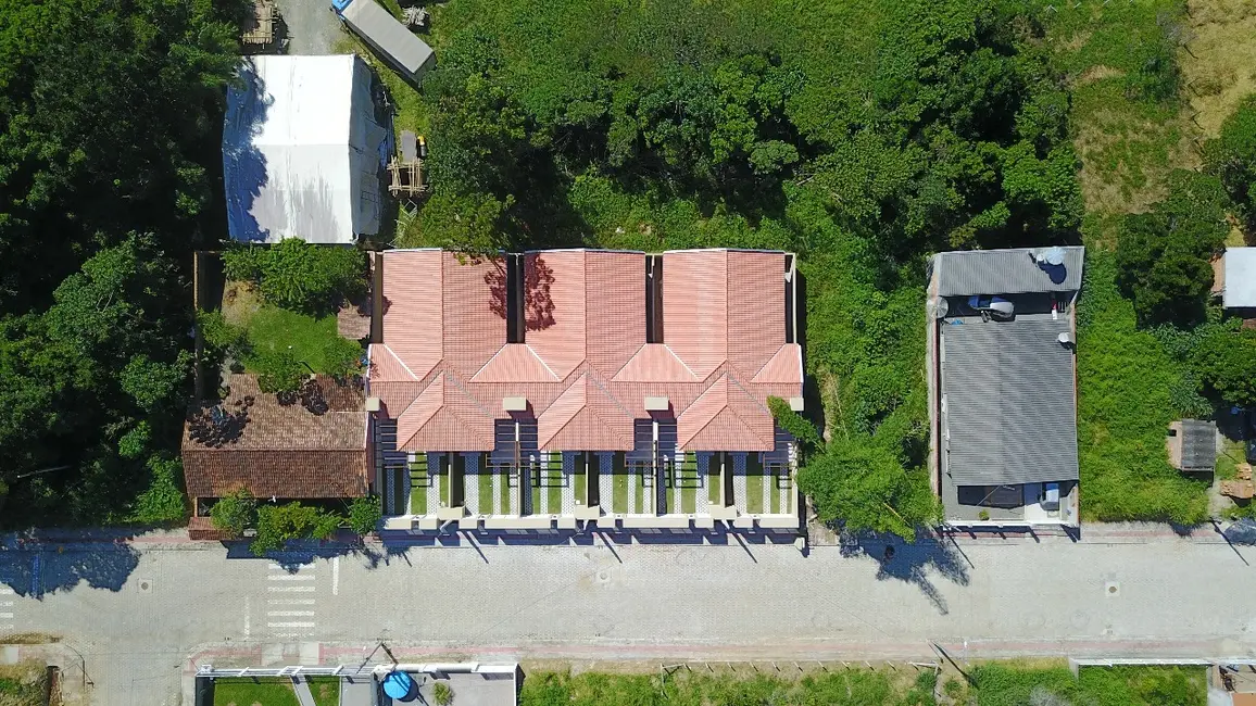 Casa com 1 quarto à venda, 70m2 em Bombinhas - SC - imagem 7 Foto 7 de Casa com 1 quarto à venda, 70m2 em Bombinhas - SC