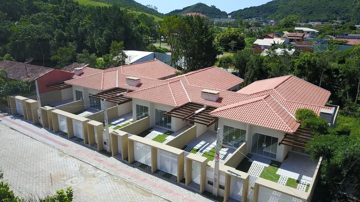 Casa com 1 quarto à venda, 70m2 em Bombinhas - SC - imagem 3 Foto 3 de Casa com 1 quarto à venda, 70m2 em Bombinhas - SC