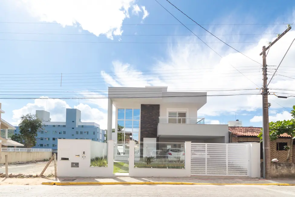 Foto 1 de Sala Comercial com 3 quartos à venda, 213m2 em Bombinhas - SC