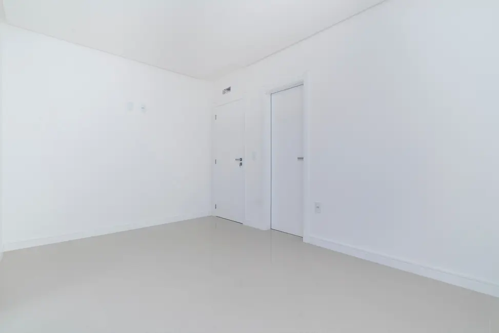 Foto 3 de Sala Comercial com 3 quartos à venda, 213m2 em Bombinhas - SC