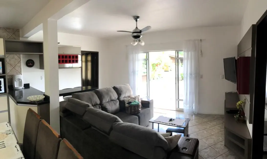 Casa com 4 quartos à venda, 120m2 em Bombinhas - SC - imagem 8 Foto 8 de Casa com 4 quartos à venda, 120m2 em Bombinhas - SC