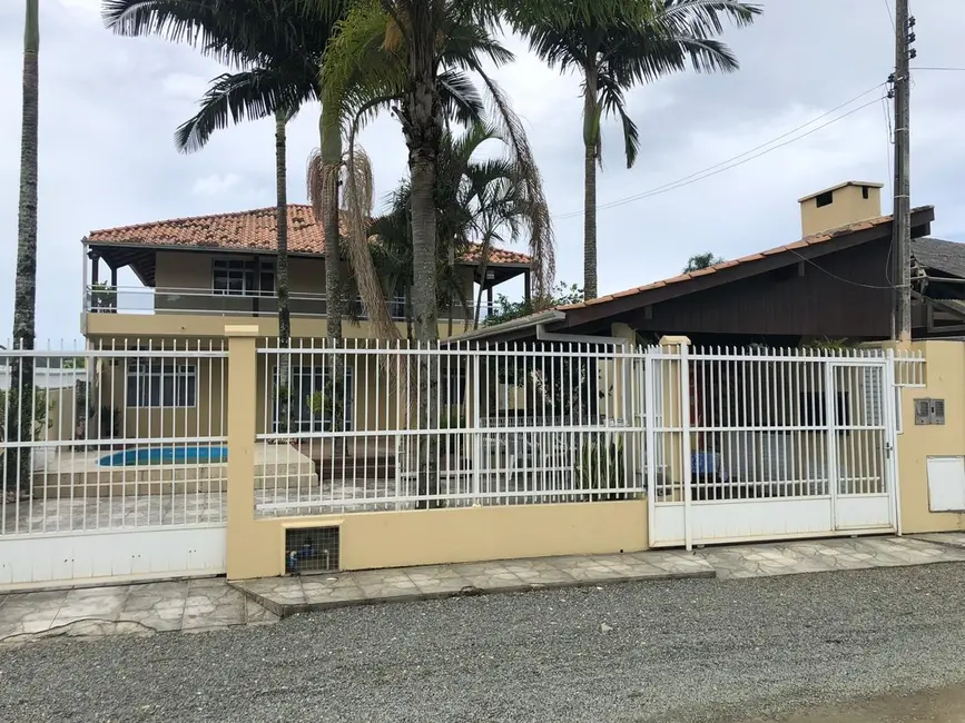 Casa com 4 quartos à venda, 120m2 em Bombinhas - SC - imagem 5 Foto 5 de Casa com 4 quartos à venda, 120m2 em Bombinhas - SC