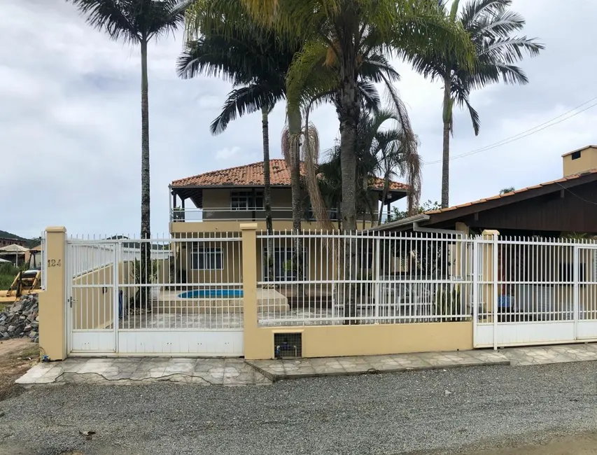 Casa com 4 quartos à venda, 120m2 em Bombinhas - SC - imagem 3 Foto 3 de Casa com 4 quartos à venda, 120m2 em Bombinhas - SC