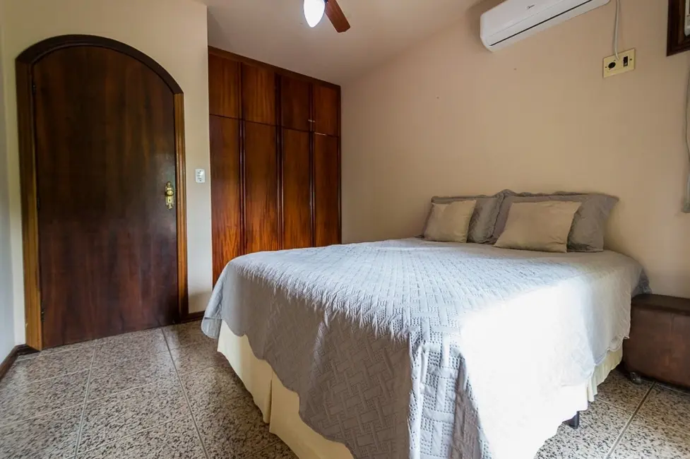 Foto 9 de Sala Comercial com 3 quartos à venda, 160m2 em Bombinhas - SC