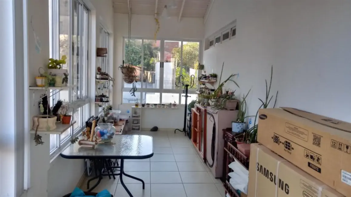 Casa com 5 quartos à venda, 300m2 em Vila Jardim, Porto Alegre - RS - imagem 6 Foto 6 de Casa com 5 quartos à venda, 300m2 em Vila Jardim, Porto Alegre - RS