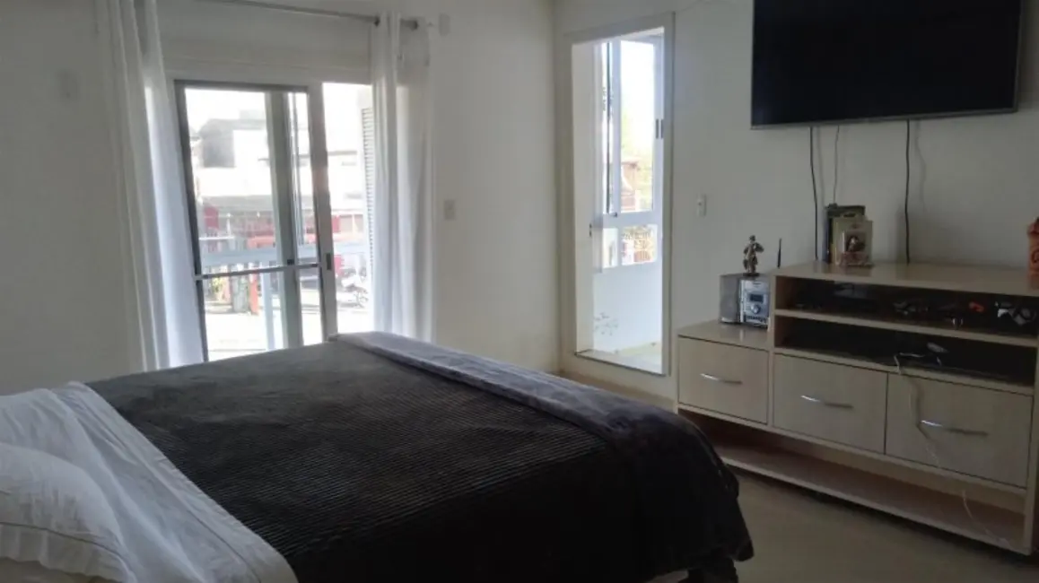 Casa com 5 quartos à venda, 300m2 em Vila Jardim, Porto Alegre - RS - imagem 3 Foto 3 de Casa com 5 quartos à venda, 300m2 em Vila Jardim, Porto Alegre - RS