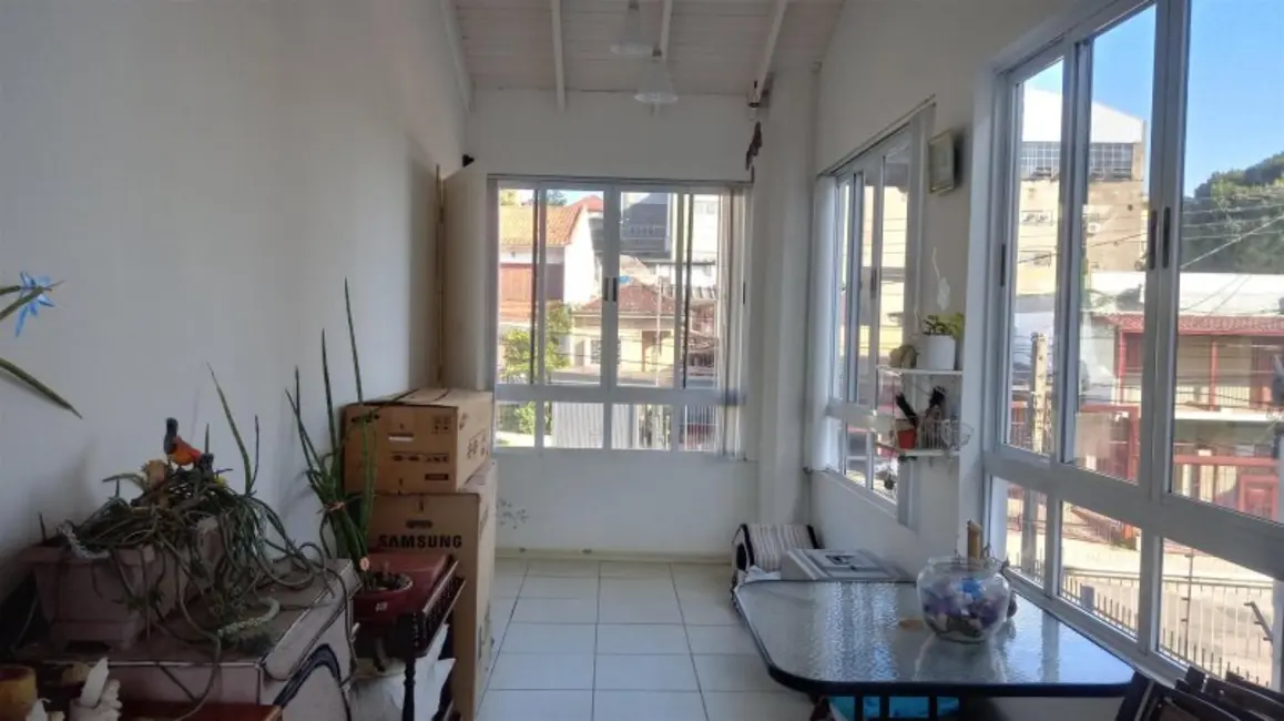 Casa com 5 quartos à venda, 300m2 em Vila Jardim, Porto Alegre - RS - imagem 7 Foto 7 de Casa com 5 quartos à venda, 300m2 em Vila Jardim, Porto Alegre - RS