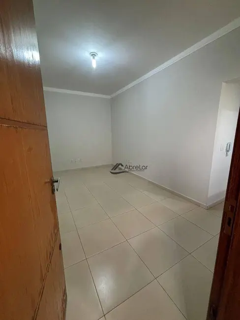 Apartamento com 2 quartos para alugar em Jardim Universitário, Votuporanga - SP - imagem 3 Foto 3 de Apartamento com 2 quartos para alugar em Jardim Universitário, Votuporanga - SP