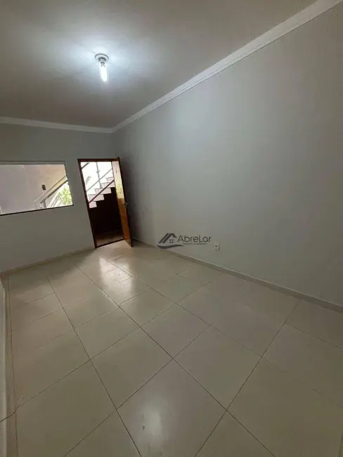 Apartamento com 2 quartos para alugar em Jardim Universitário, Votuporanga - SP - imagem 4 Foto 4 de Apartamento com 2 quartos para alugar em Jardim Universitário, Votuporanga - SP