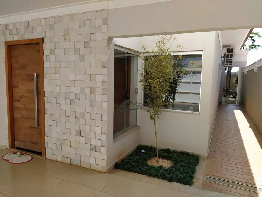 Foto 6 de Casa com 3 quartos à venda, 307m2 em Parque Residencial do Lago, Votuporanga - SP