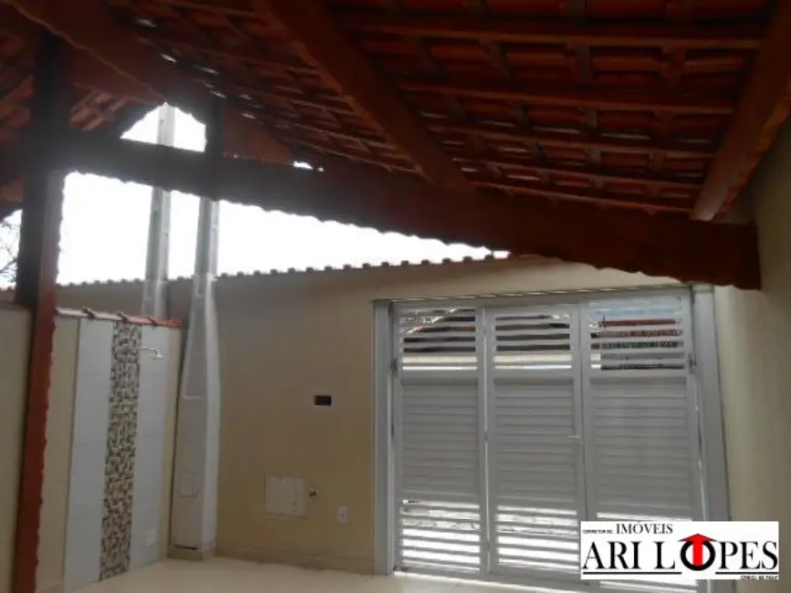 Foto 3 de Casa com 2 quartos à venda, 130m2 em Mongagua - SP