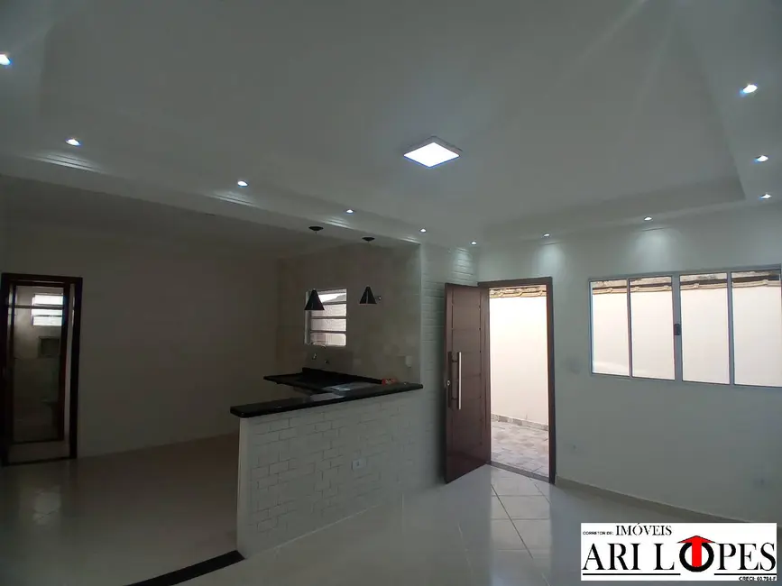 Foto 4 de Casa com 2 quartos à venda, 140m2 em Mongagua - SP