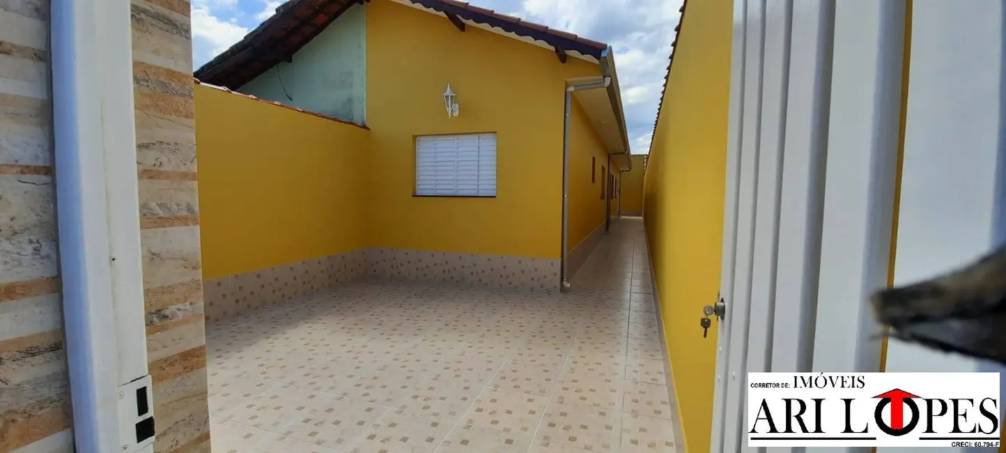 Foto 3 de Casa com 2 quartos à venda, 190m2 em Mongagua - SP