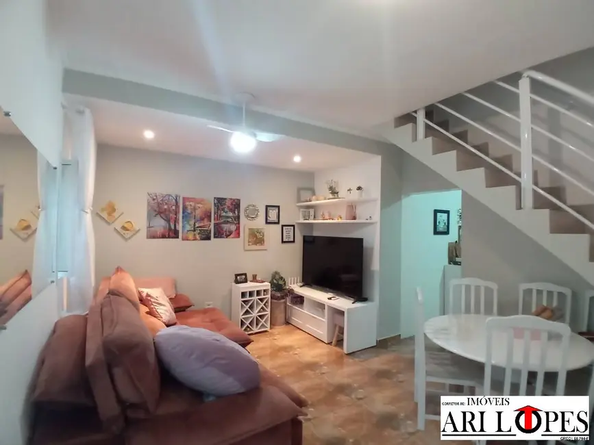 Foto 2 de Casa de Condomínio com 2 quartos à venda em Mongagua - SP