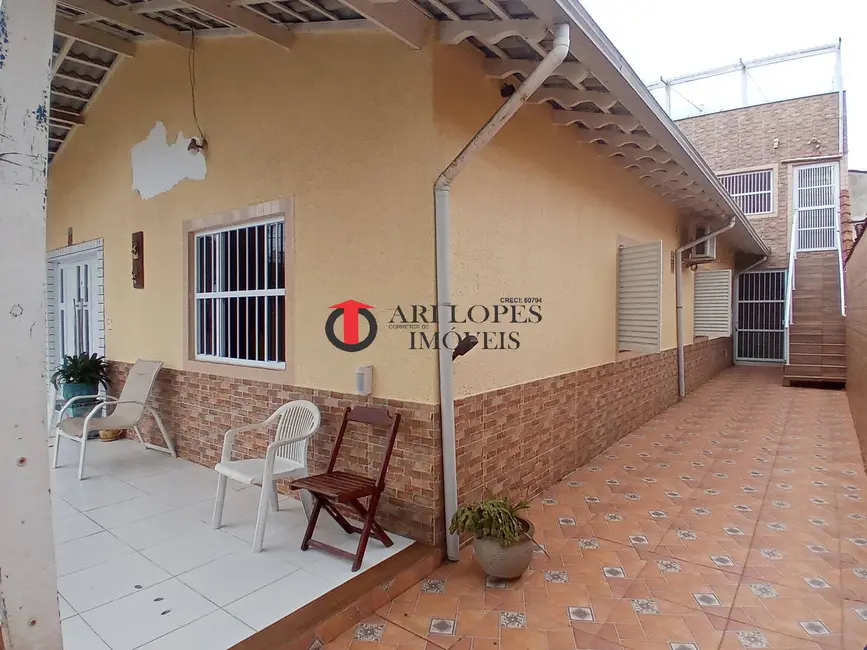 Foto 4 de Casa com 4 quartos à venda, 405m2 em Mongagua - SP