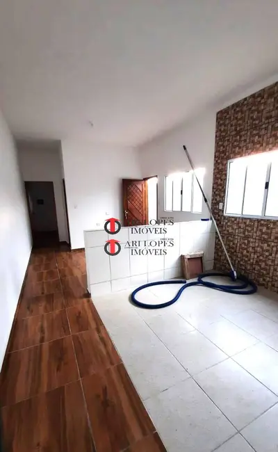 Foto 3 de Casa com 2 quartos à venda, 125m2 em Mongagua - SP
