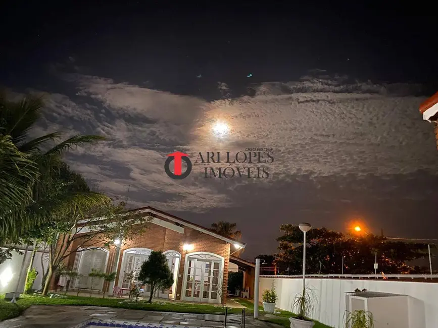 Casa com 4 quartos à venda em Peruibe - SP - imagem 3 Foto 3 de Casa com 4 quartos à venda em Peruibe - SP