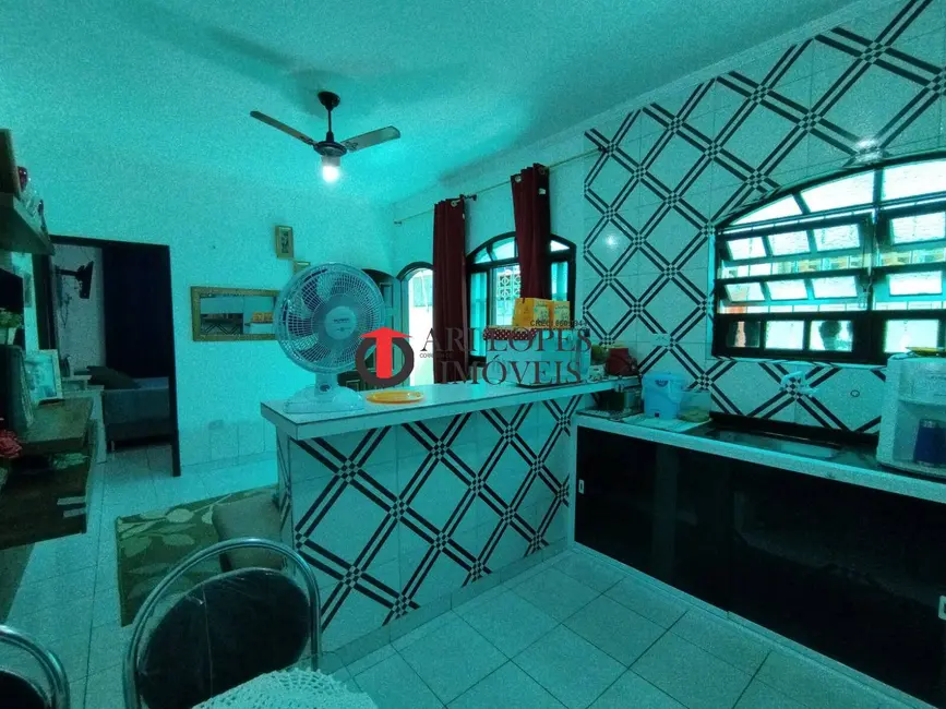 Foto 8 de Casa com 2 quartos à venda, 180m2 em Mongagua - SP