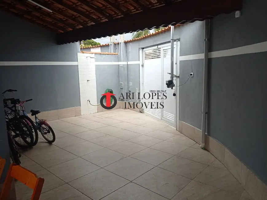 Foto 2 de Casa com 2 quartos à venda em Mongagua - SP