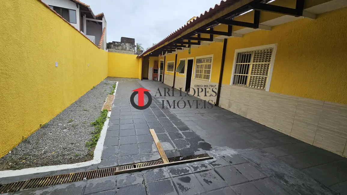 Foto 2 de Casa com 2 quartos à venda, 250m2 em Mongagua - SP