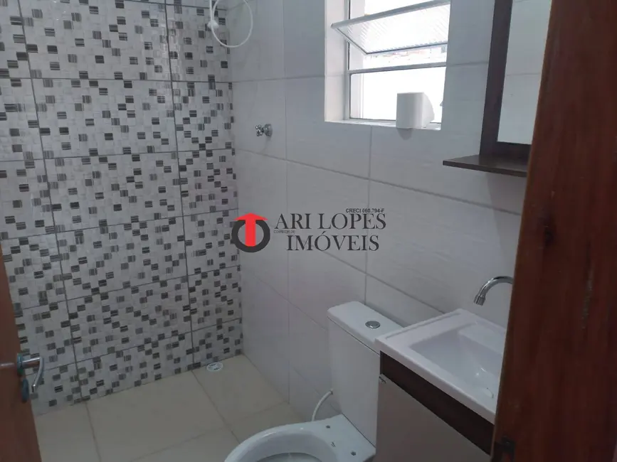 Foto 9 de Casa com 2 quartos à venda, 135m2 em Mongagua - SP