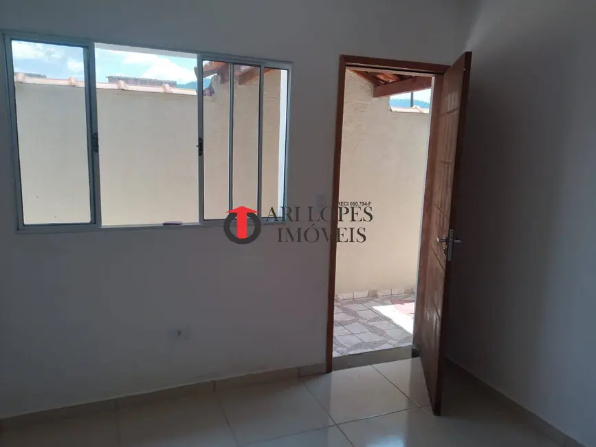 Foto 4 de Casa com 2 quartos à venda, 135m2 em Mongagua - SP