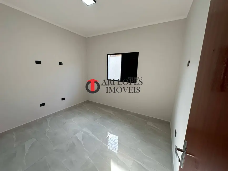 Foto 8 de Casa com 2 quartos à venda, 127m2 em Mongagua - SP