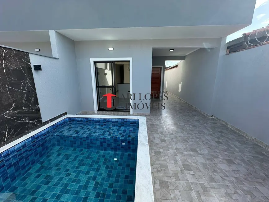 Foto 2 de Casa com 2 quartos à venda, 127m2 em Mongagua - SP