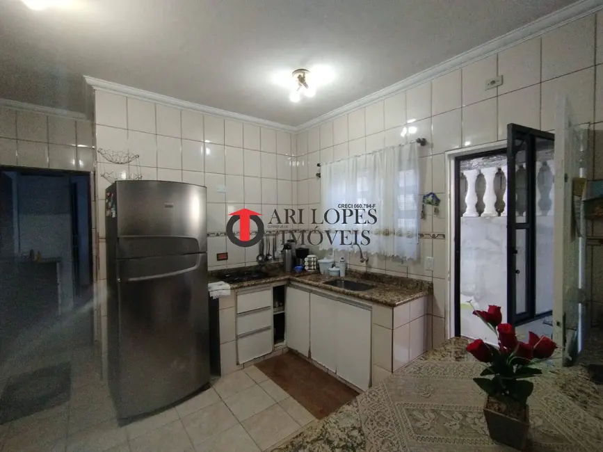 Foto 6 de Casa com 2 quartos à venda, 140m2 em Mongagua - SP