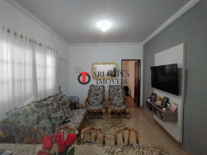 Foto 4 de Casa com 2 quartos à venda, 140m2 em Mongagua - SP