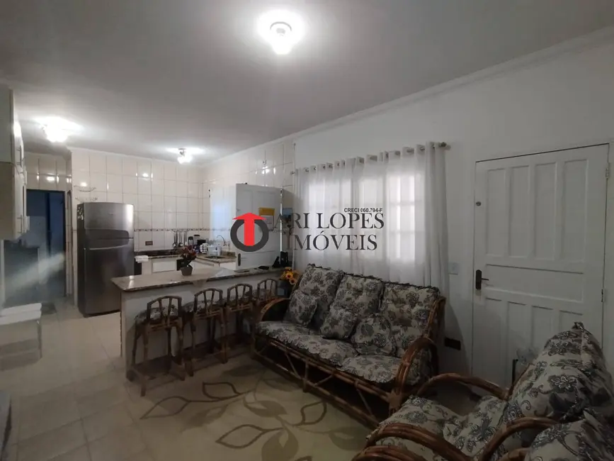 Foto 3 de Casa com 2 quartos à venda, 140m2 em Mongagua - SP