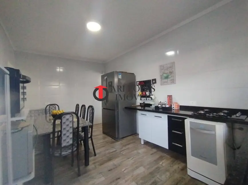 Foto 8 de Casa com 3 quartos à venda e para alugar, 210m2 em Mongagua - SP