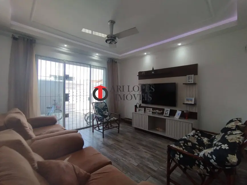 Foto 5 de Casa com 3 quartos à venda e para alugar, 210m2 em Mongagua - SP