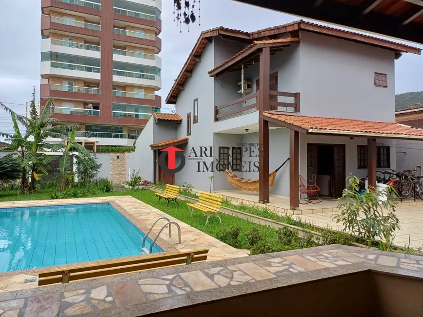 Foto 2 de Casa com 4 quartos à venda, 600m2 em Solemar, Praia Grande - SP