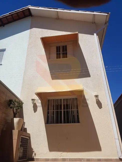 Foto 2 de Casa com 2 quartos à venda, 100m2 em Vila Pilar, Aruja - SP